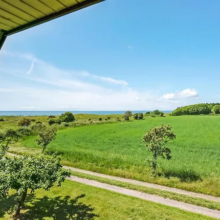 Semesterbostad Emin - 100m From The Sea By Interhome