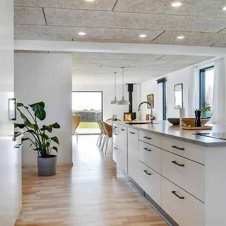 Semesterbostad Emin - 100m From The Sea By Interhome